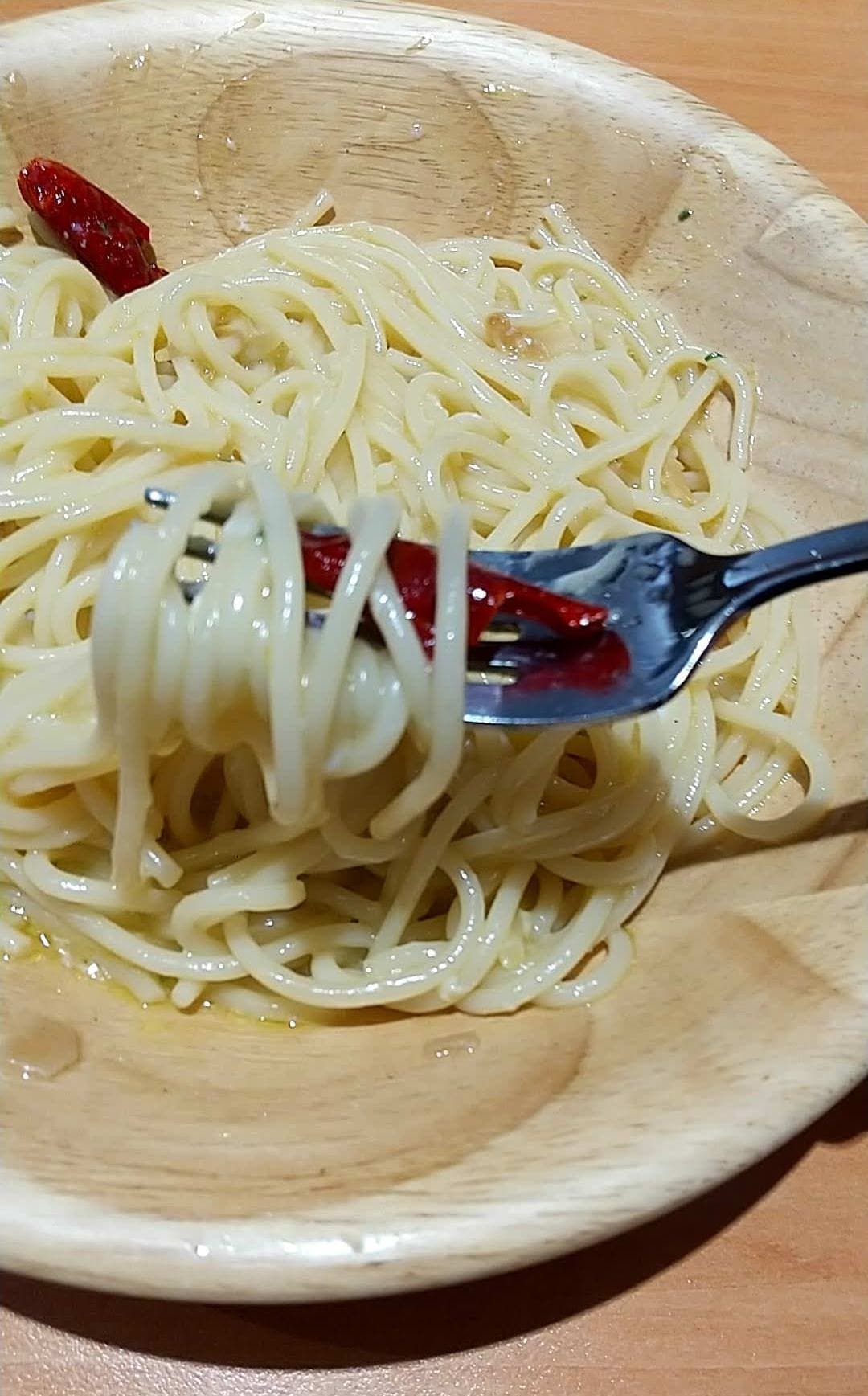 サイゼリヤ　半熟卵のペペロンチーノ　唐辛子