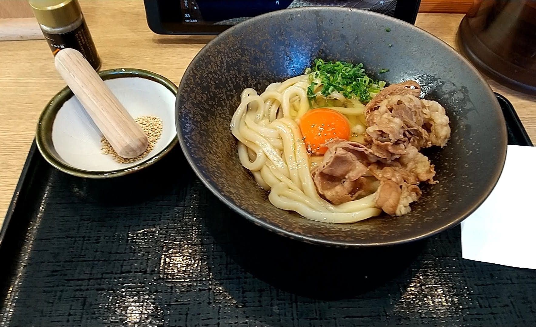 山本本気うどん　牛肉釜玉うどん