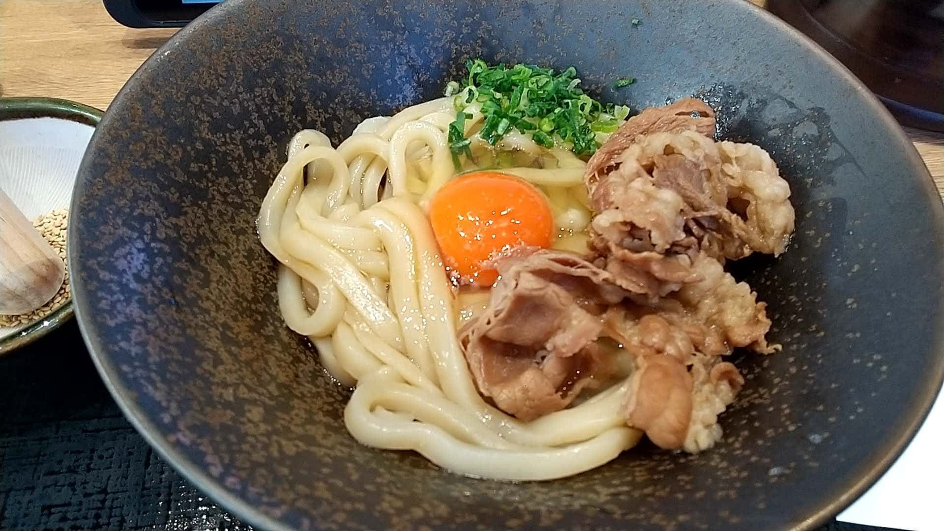 山本本気うどん　牛肉釜玉うどん　牛肉