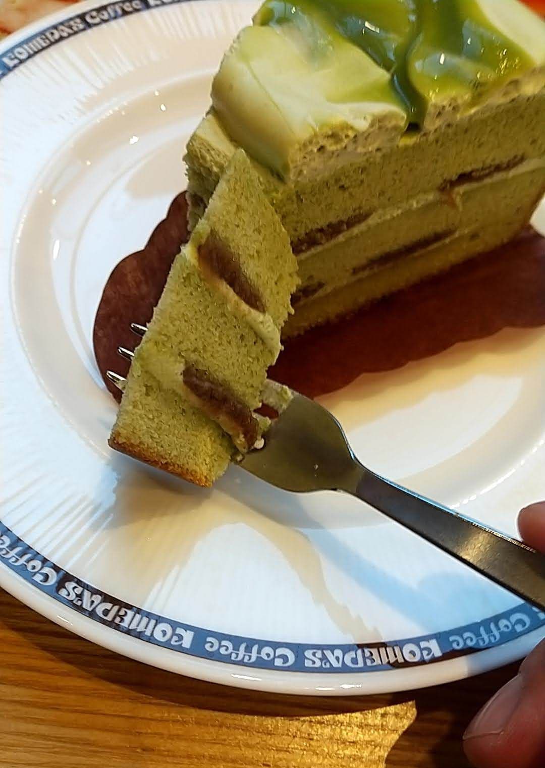 コメダ珈琲店　「抹茶あずきケーキ」　食べる２