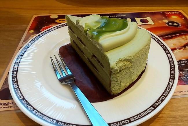 コメダ珈琲店　「抹茶あずきケーキ」　食べる