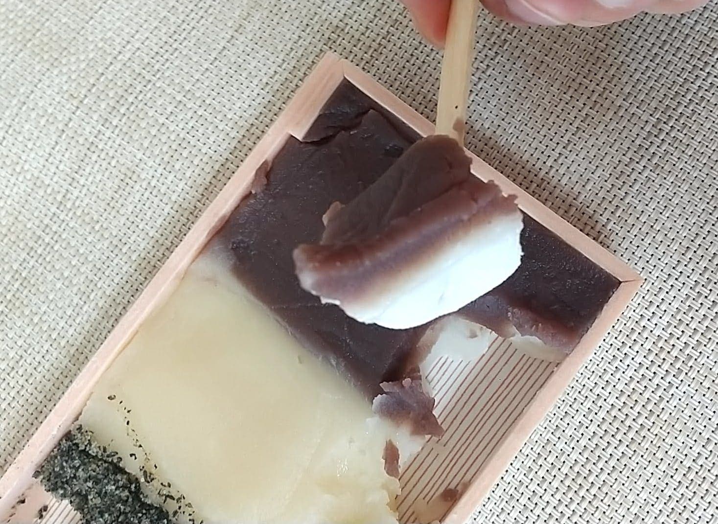 御菓子司 羽入　三色だんご　こし餡