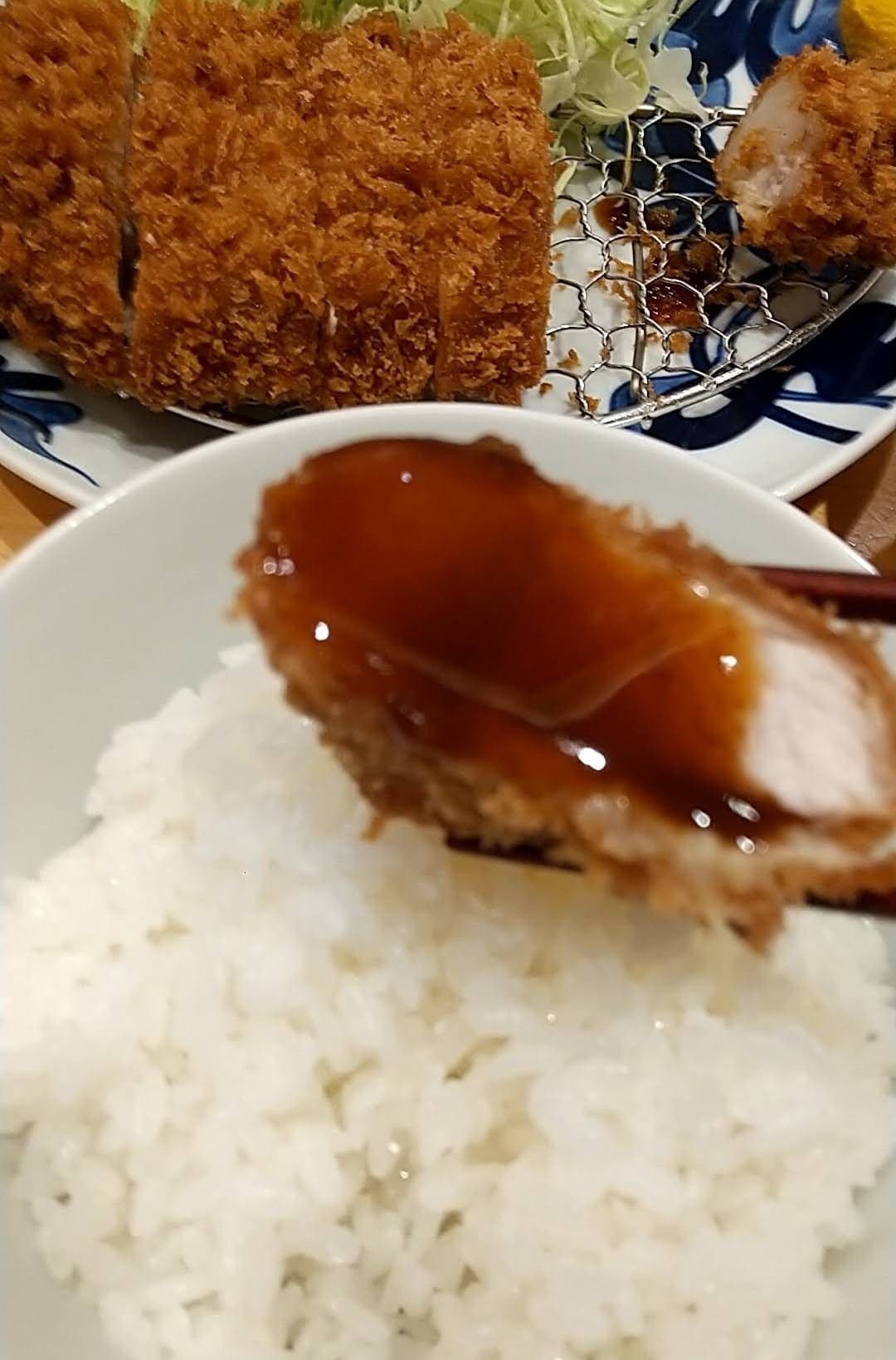 とんかつ寿々木　ロースかつ定食　ソースと