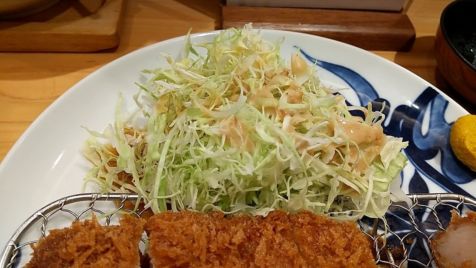 とんかつ寿々木　ロースかつ定食　キャベツ