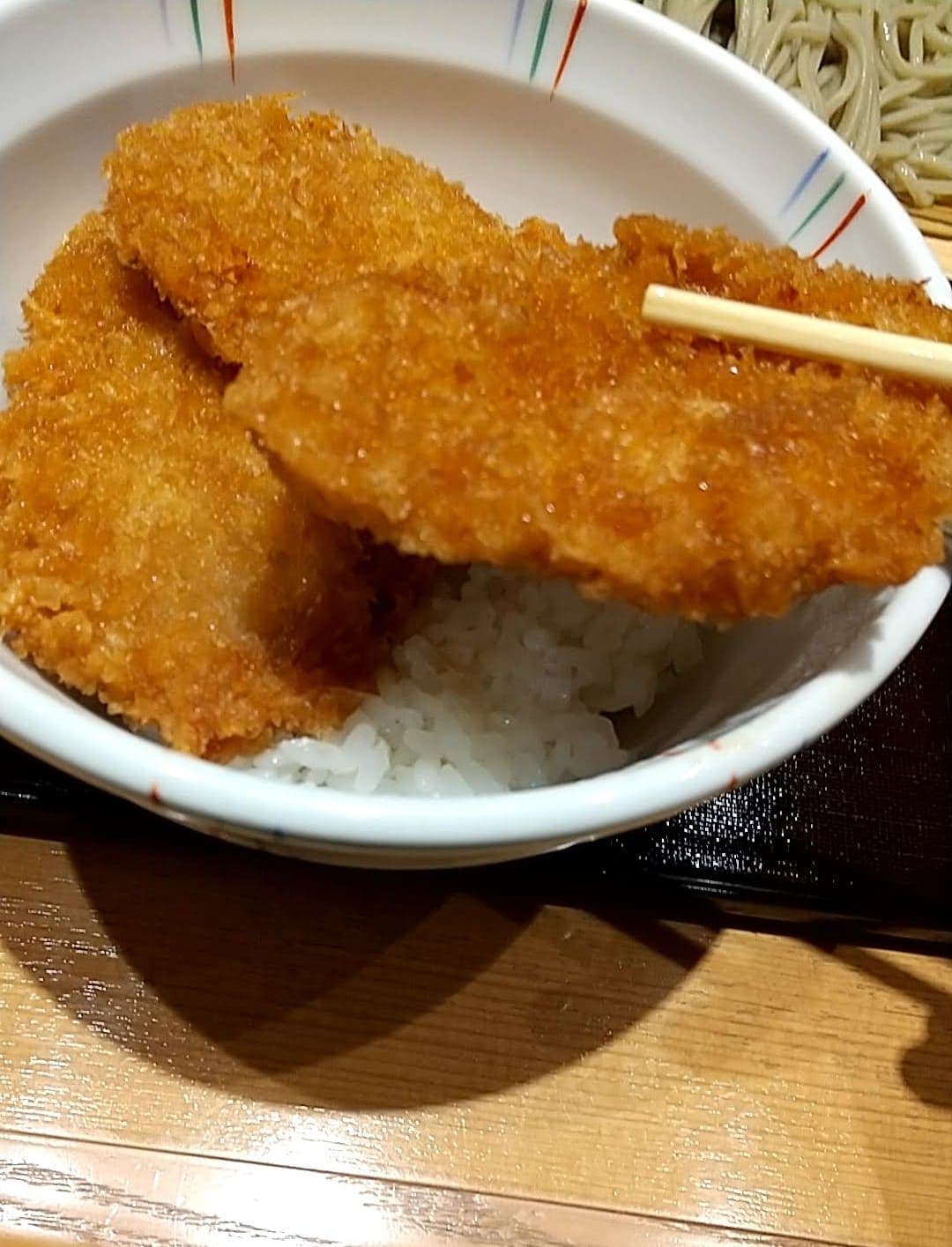 越後長岡小嶋屋 タレかつ丼　食べる