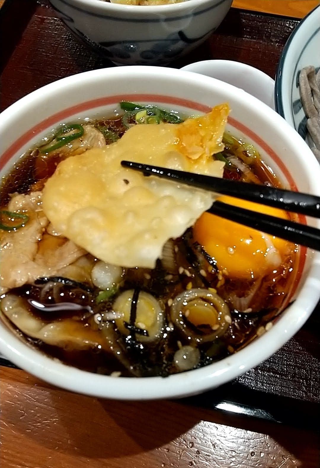 乱切り蕎麦と天丼 一の井　旨辛肉そば　具