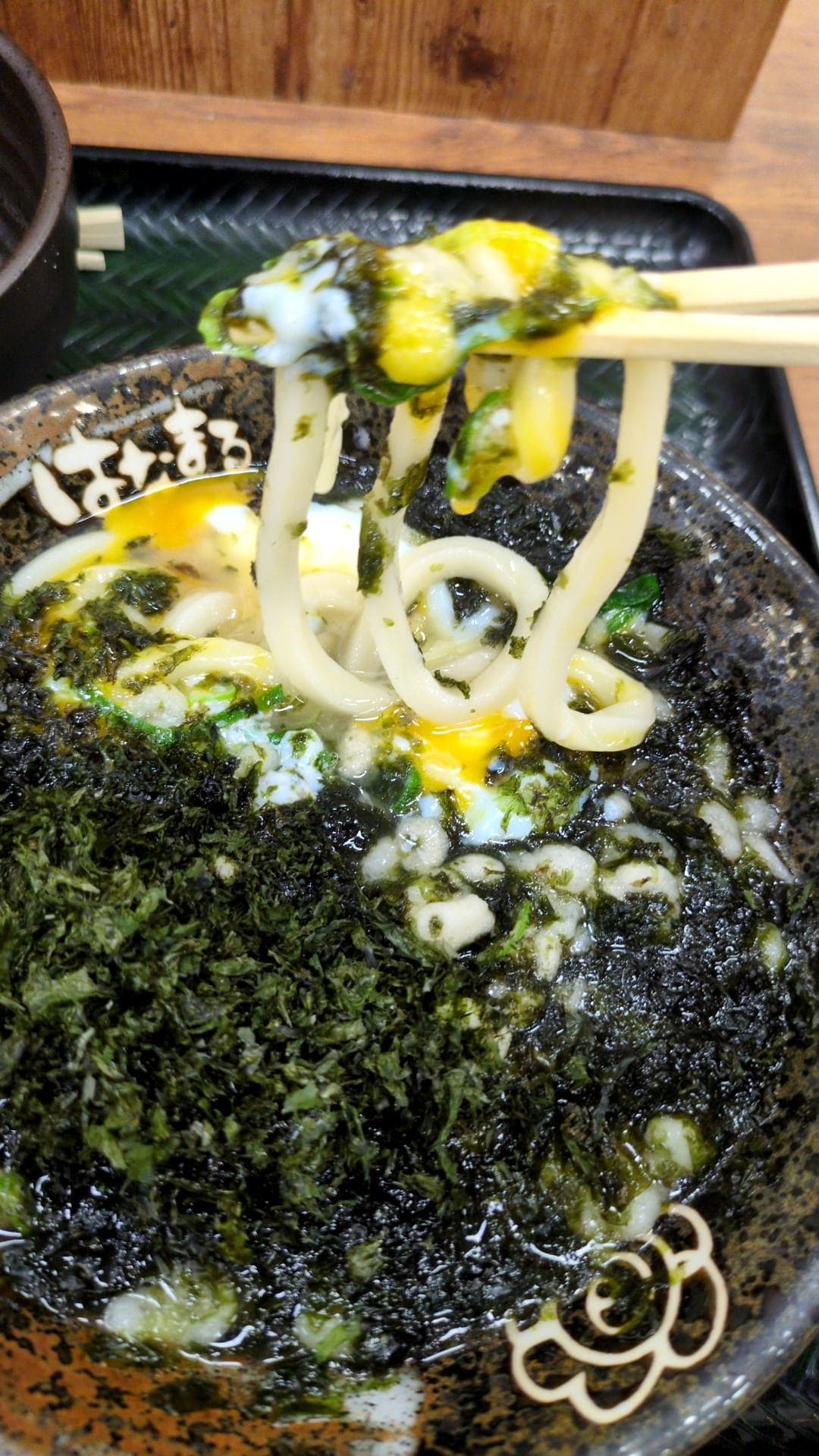 はなまるうどん　焼き海苔バター温玉うどん　温玉と