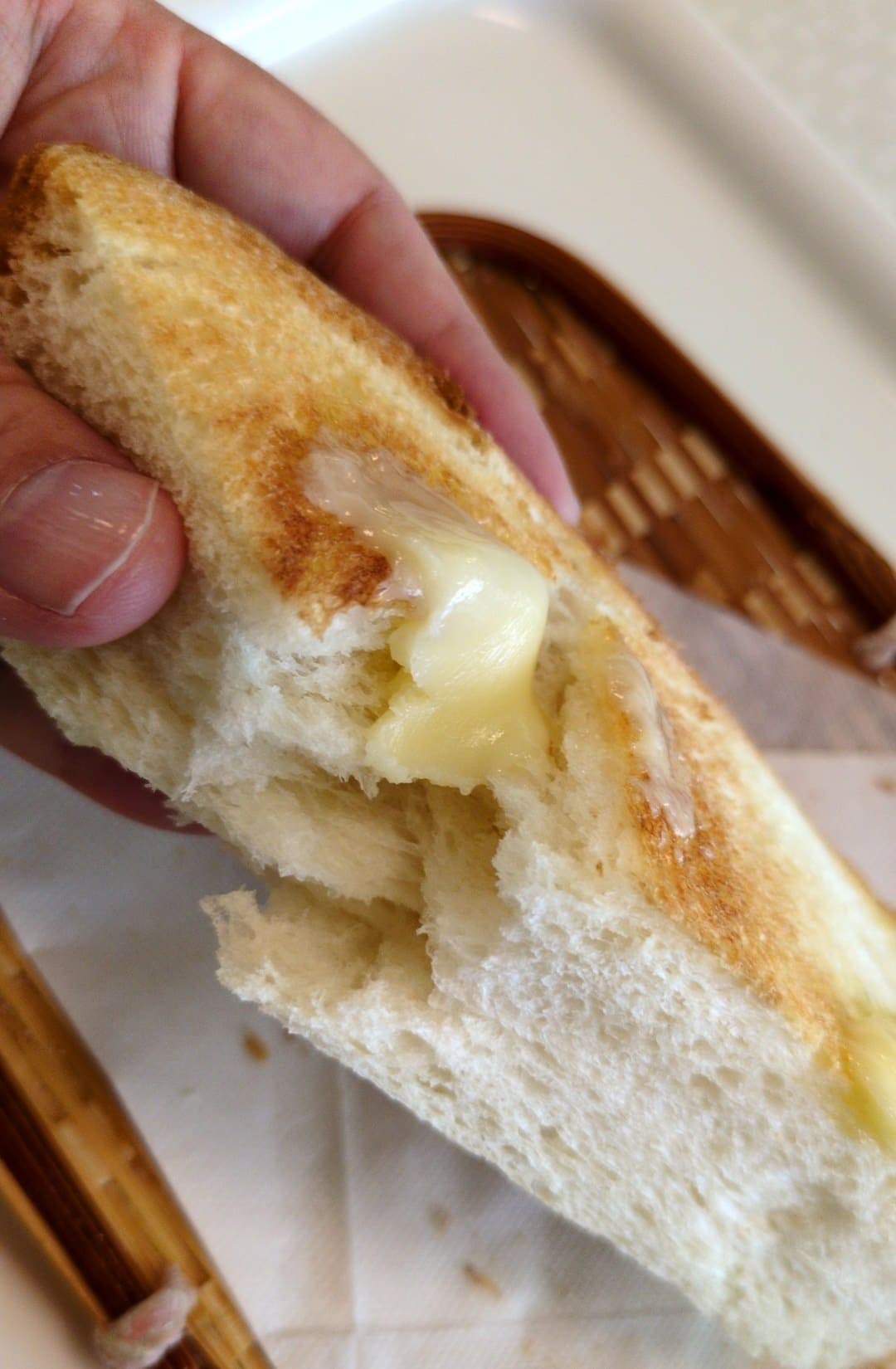 館山中村屋　モーニングセット　トースト食べる２