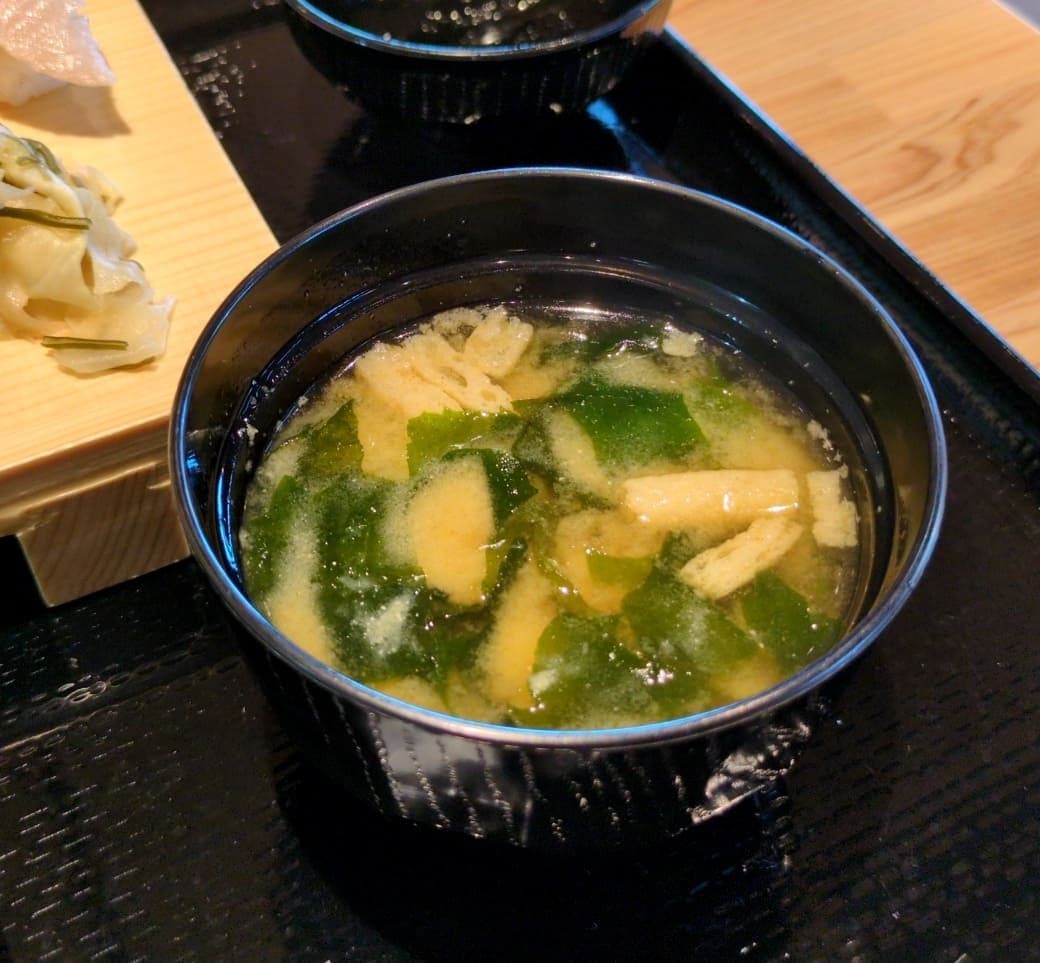 房の駅FUSA FOOD HALL　おまかせ地魚にぎり(上) 味噌汁