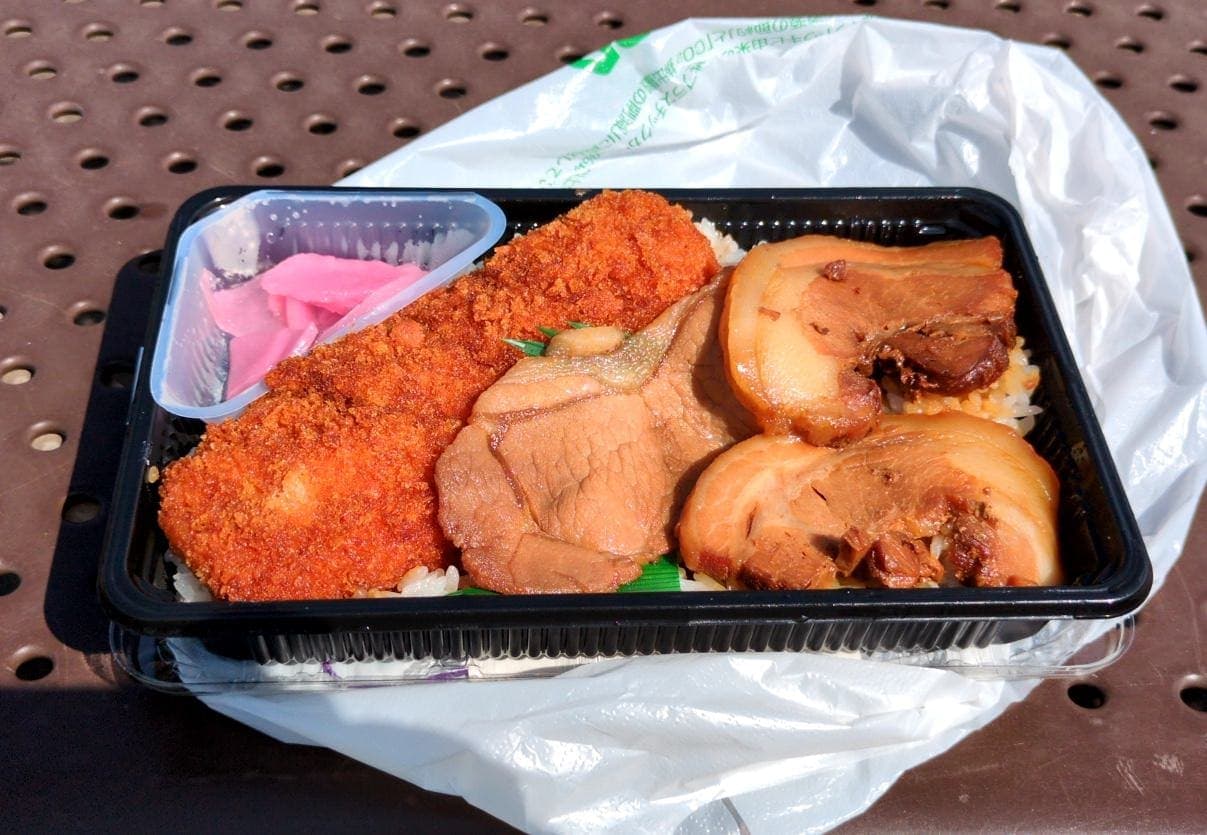 としまや弁当　としまやゴージャス弁当　おかず3種