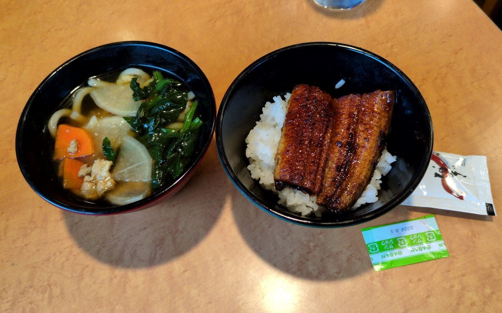 ジョナサン　「ちいさなうなぎごはん」と「ちいさな鶏野菜うどん」