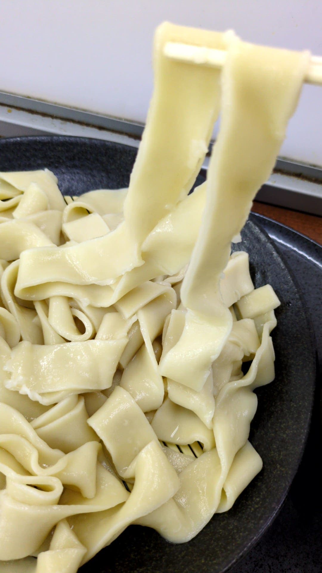 高坂サービスエリア下り　肉汁ひもかわうどん並　麺