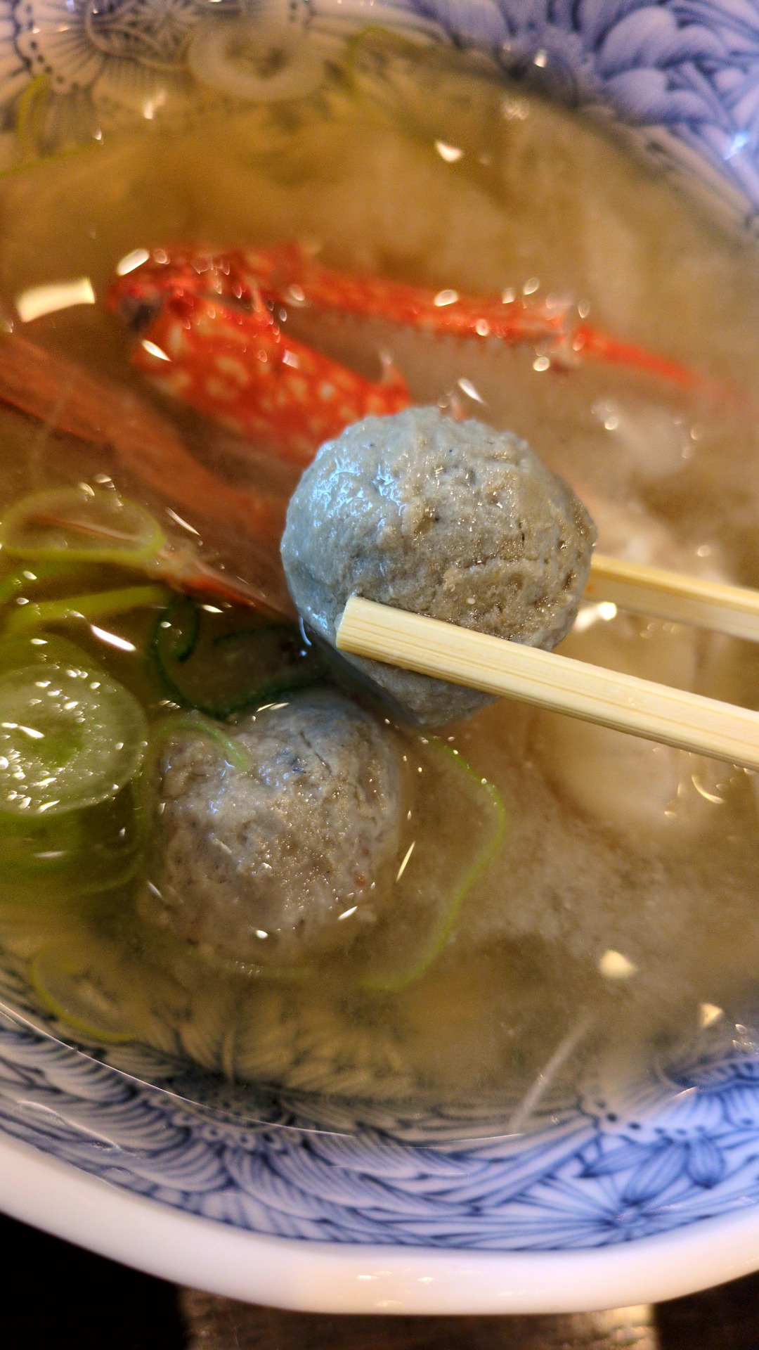 道の駅氷見　番屋亭　刺身定食　味噌汁食べる