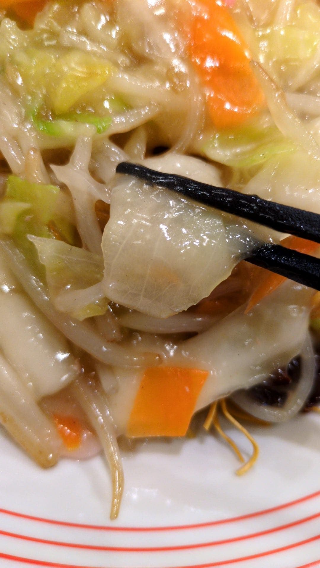 リンガーハット　長崎皿うどん　野菜食べる