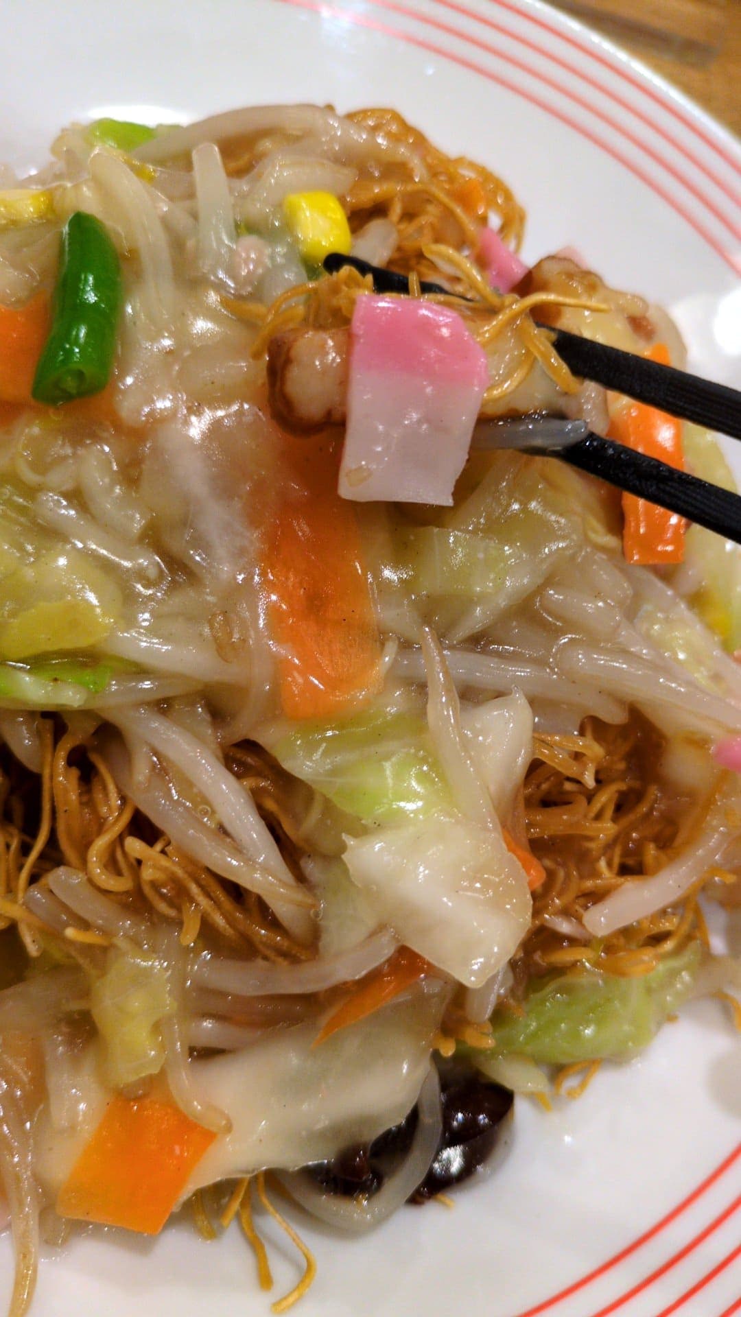 リンガーハット　長崎皿うどん　かまぼこなど
