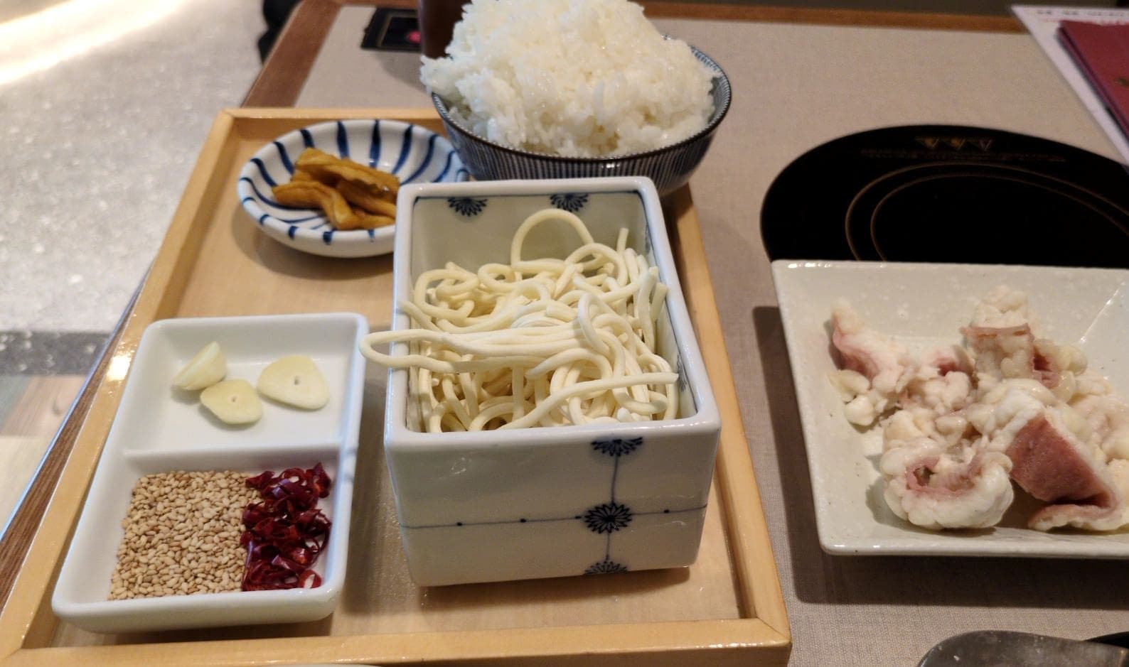 しゃぶしゃぶ宮崎 霧峰　もつ鍋セット　ラーメン