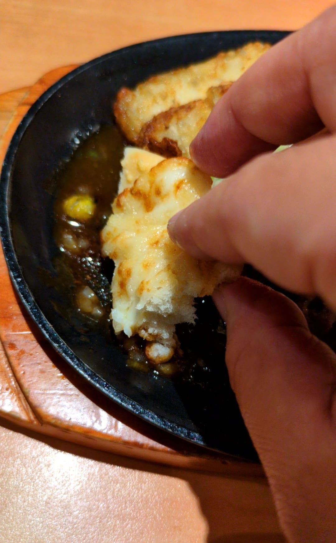 サイゼリヤ　チーズフォッカチオ　ハンバーグソースと