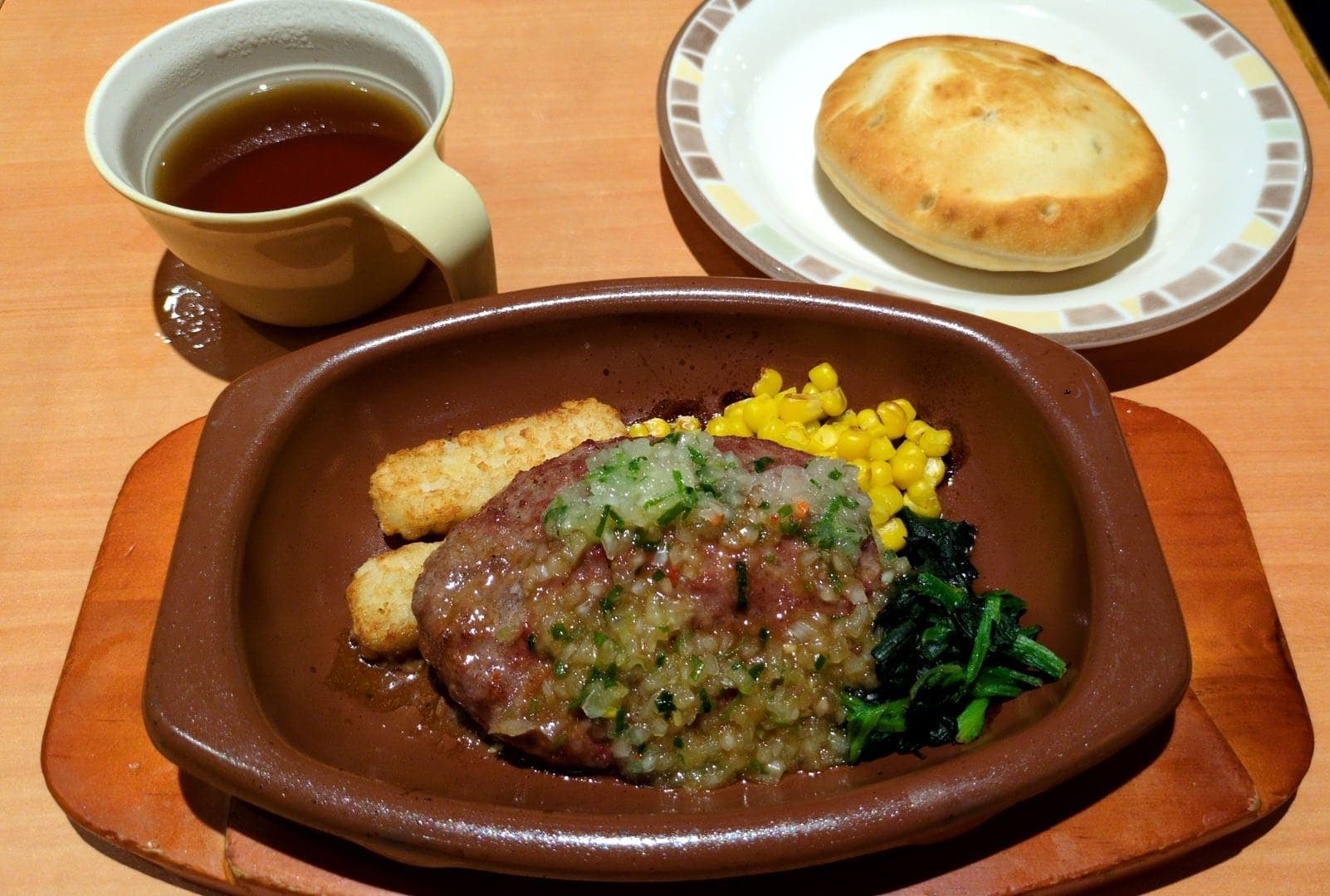 サイゼリヤ　平日ランチ　ディアボラ風ハンバーグ