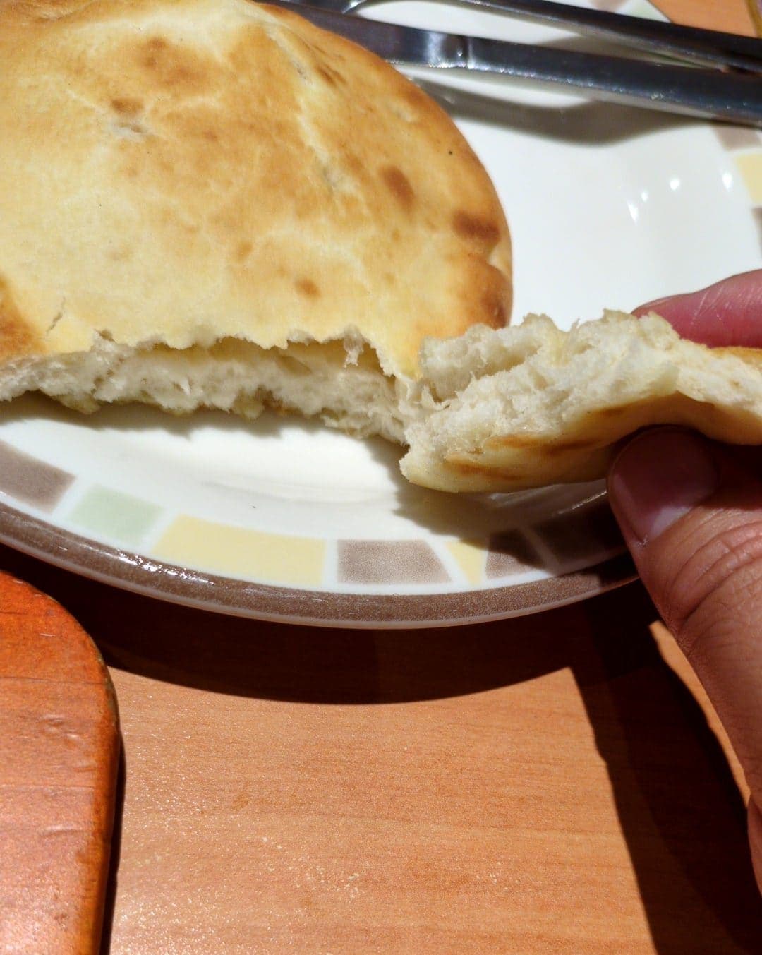 サイゼリヤ　平日ランチ　ディアボラ風ハンバーグ　フォッカチオ食べる
