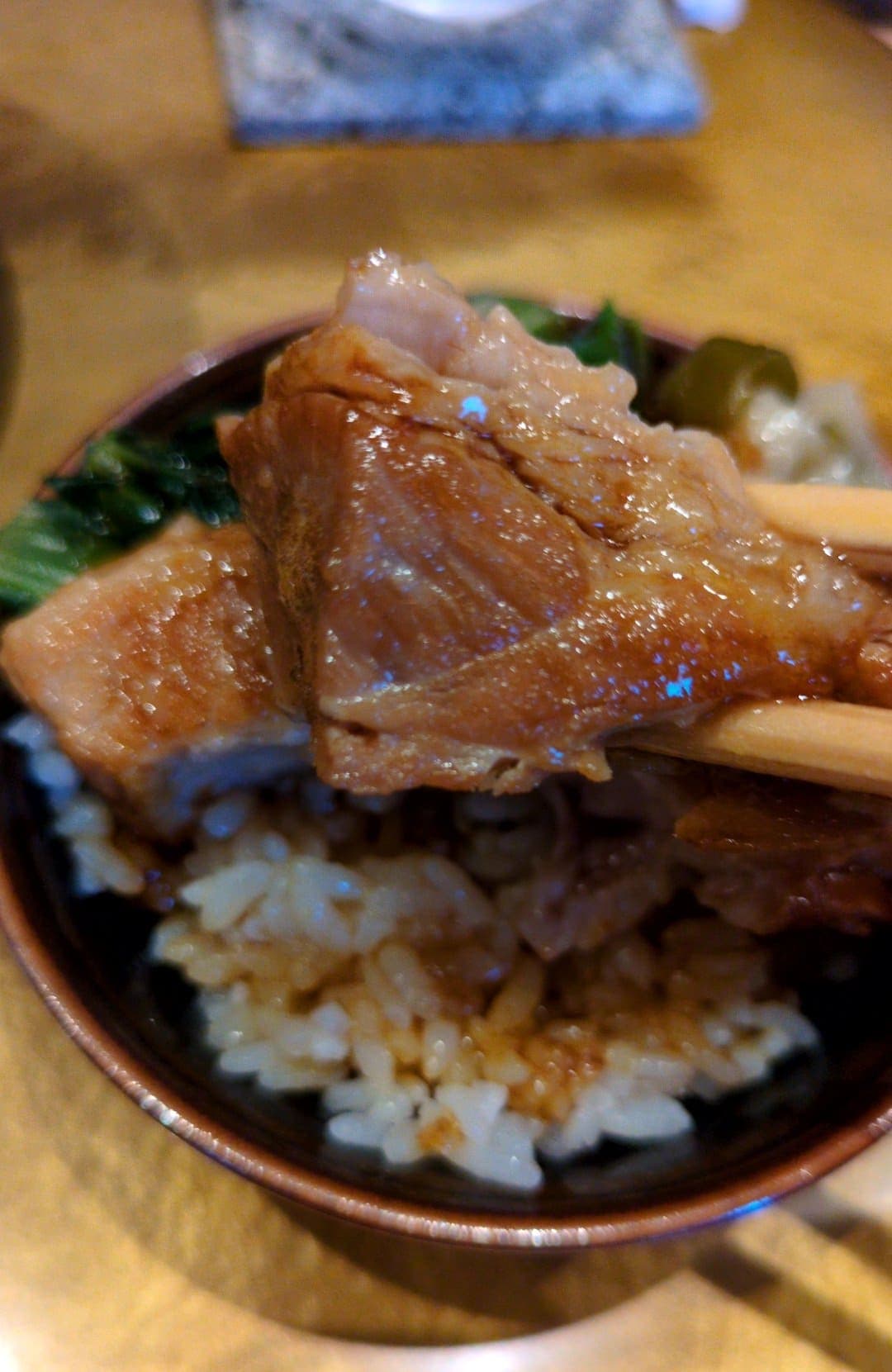 麺屋 梅ノ木　自家製トロける角煮丼(小)　食べる１