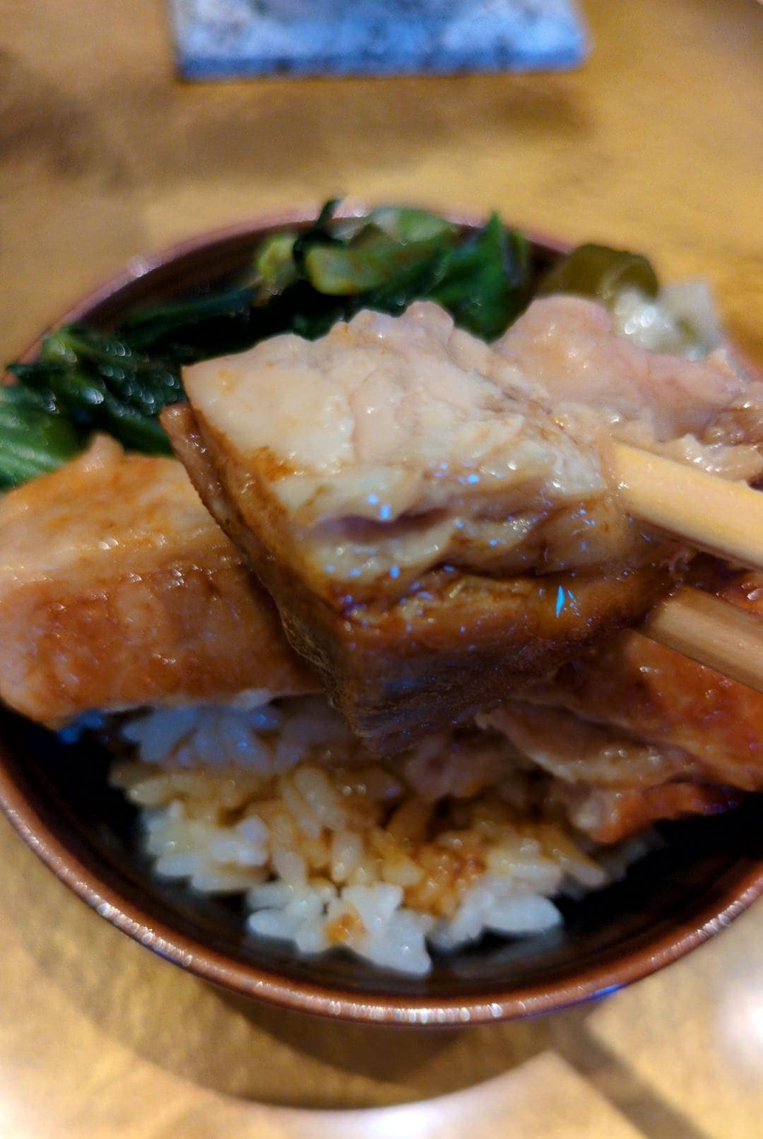 麺屋 梅ノ木　自家製トロける角煮丼(小) 食べる２