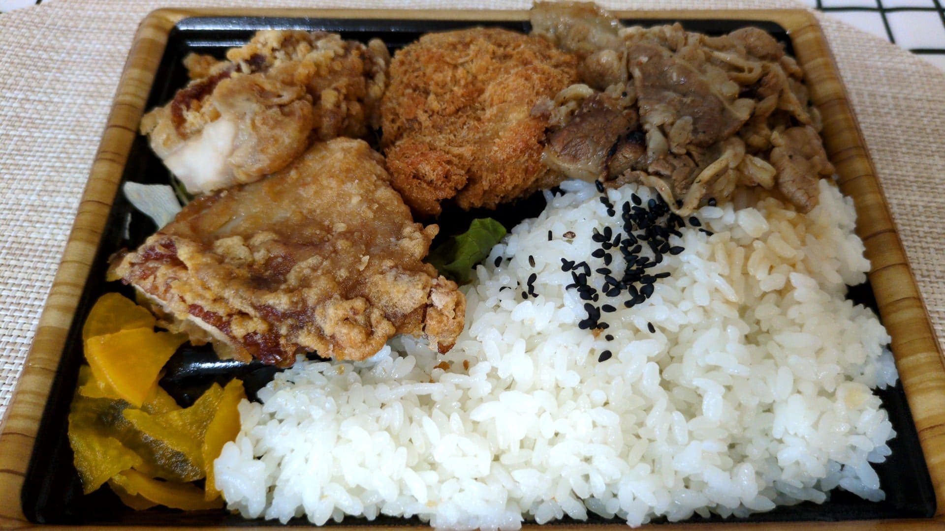 肉のヤマ牛　ヤマ牛弁当　バランス