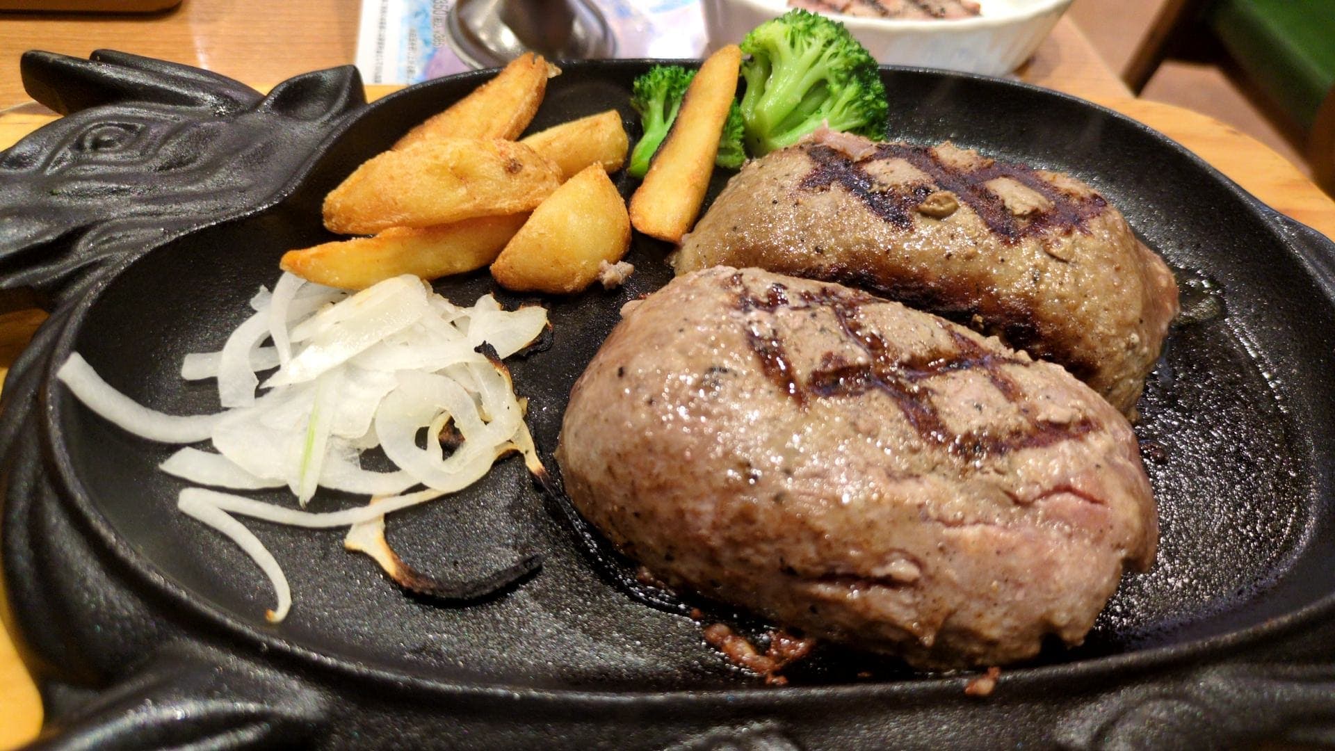 ビッグボーイ　燻製ベーコン大俵ハンバーグ　使わせと
