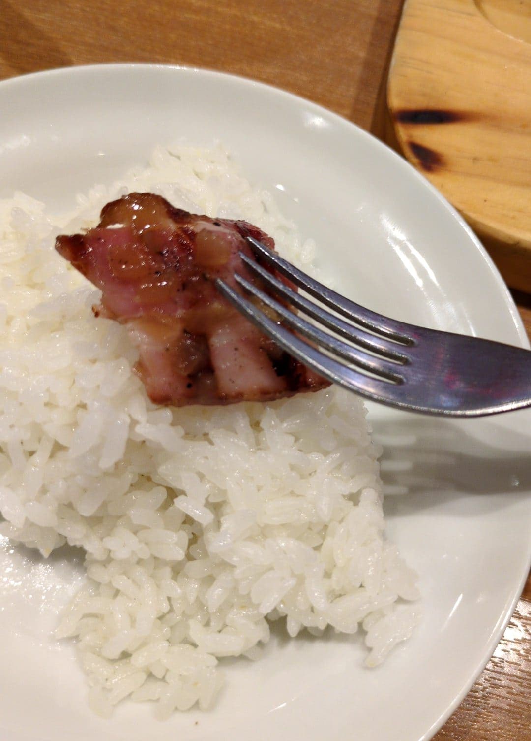 ビッグボーイ　燻製ベーコン大俵ハンバーグ　食べる３