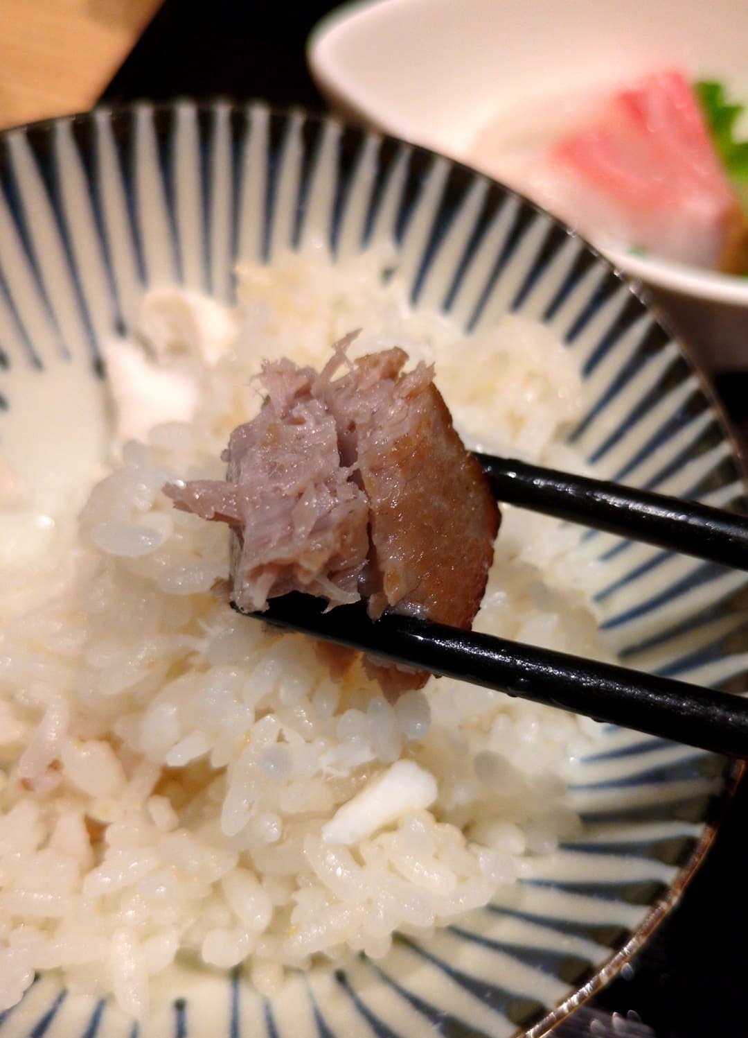 近畿大学水産研究所　近大お魚づくし御膳 マグロのハラミ食べる