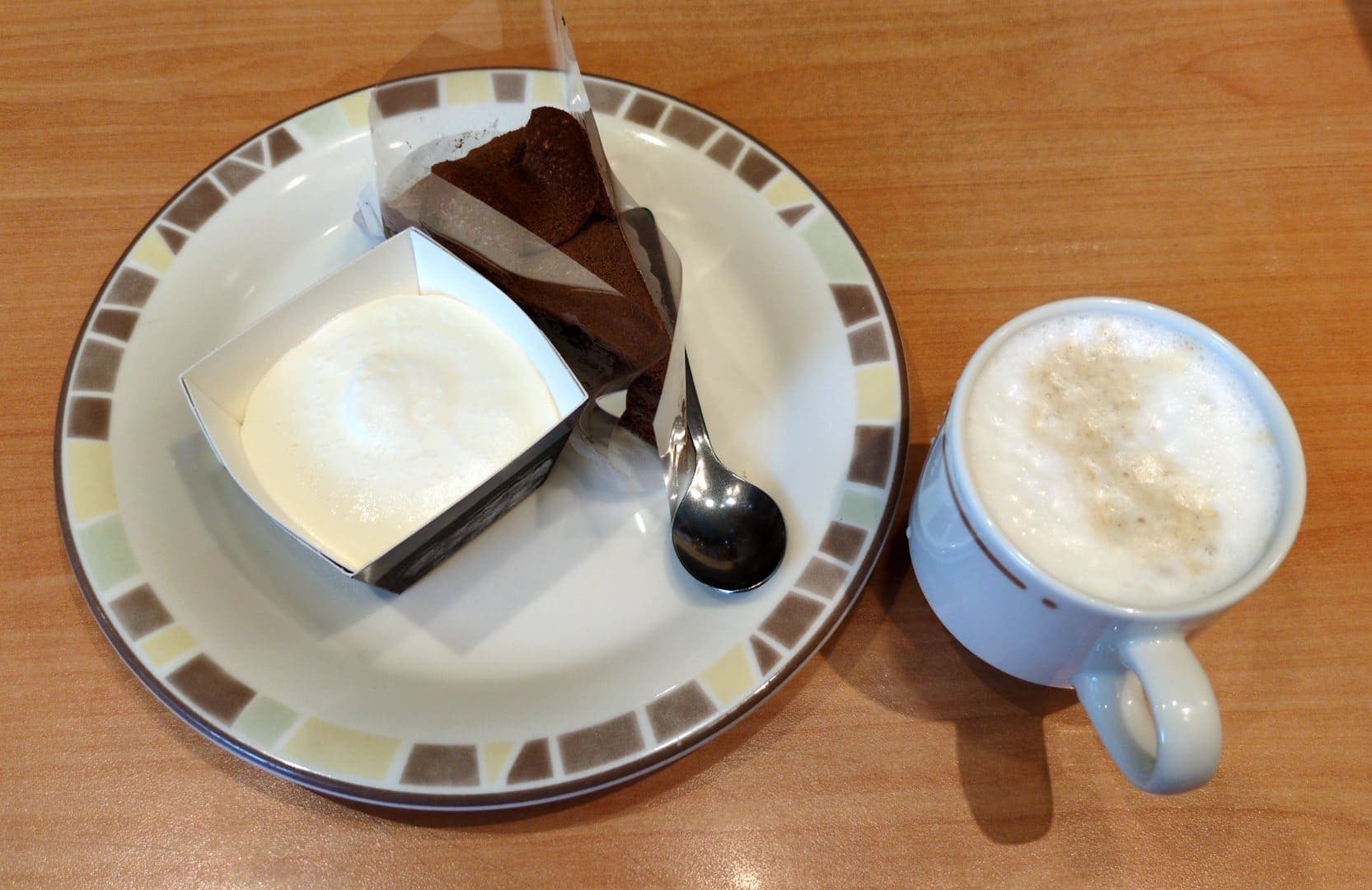 サイゼリヤ　チョコレートケーキ&ミルクジェラート　ドリンクバーと