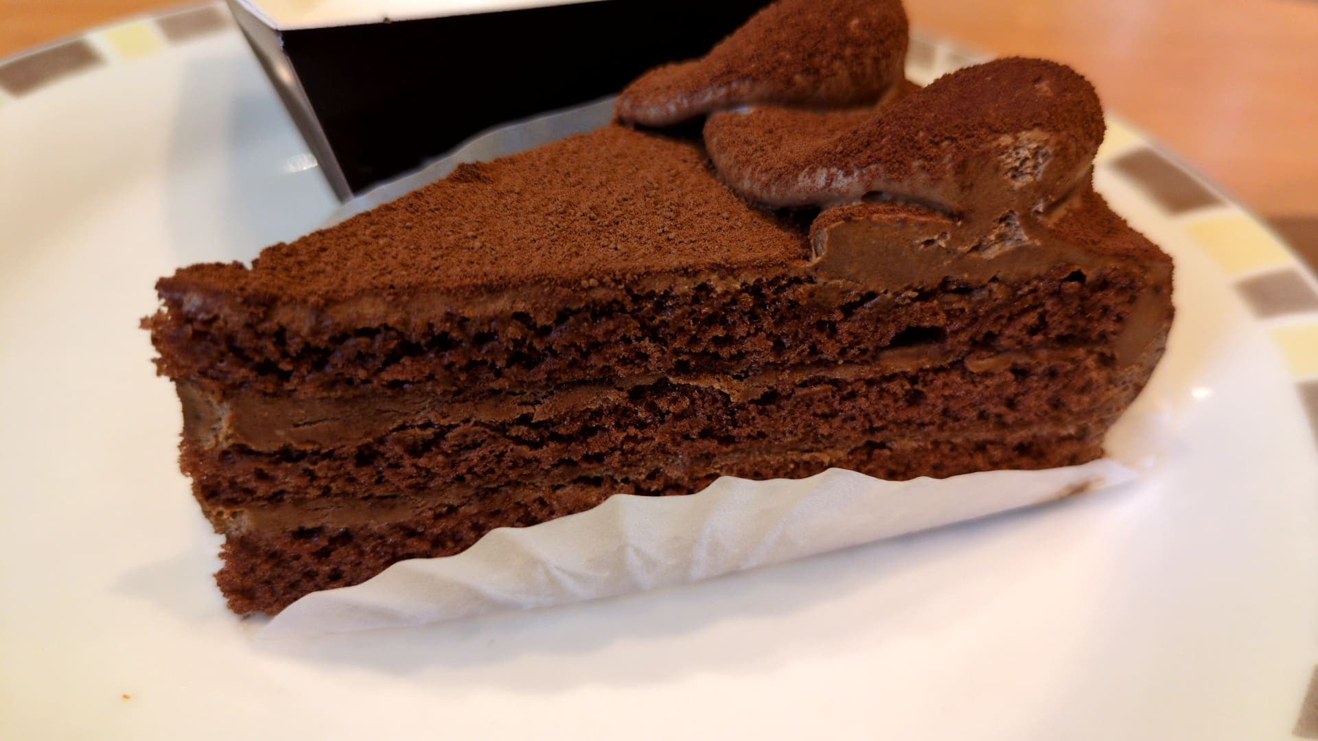 サイゼリヤ　チョコレートケーキ&ミルクジェラート　食べる３