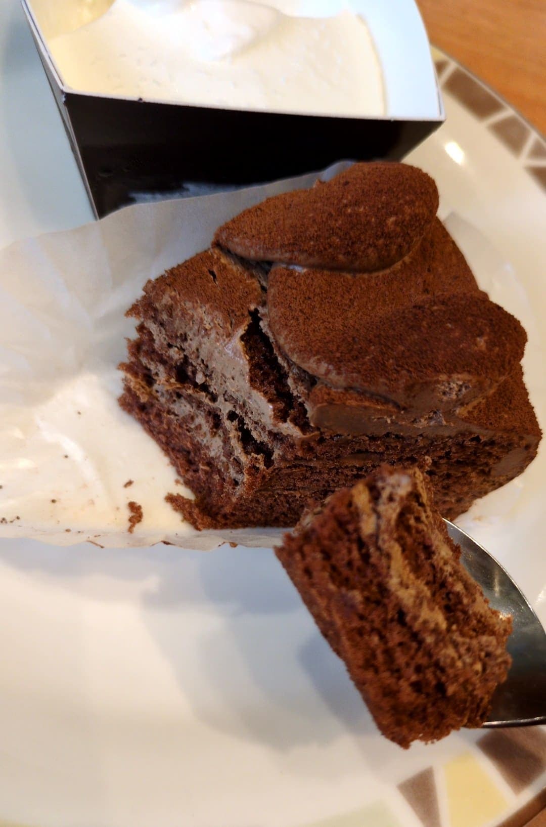 サイゼリヤ　チョコレートケーキ&ミルクジェラート　食べる５