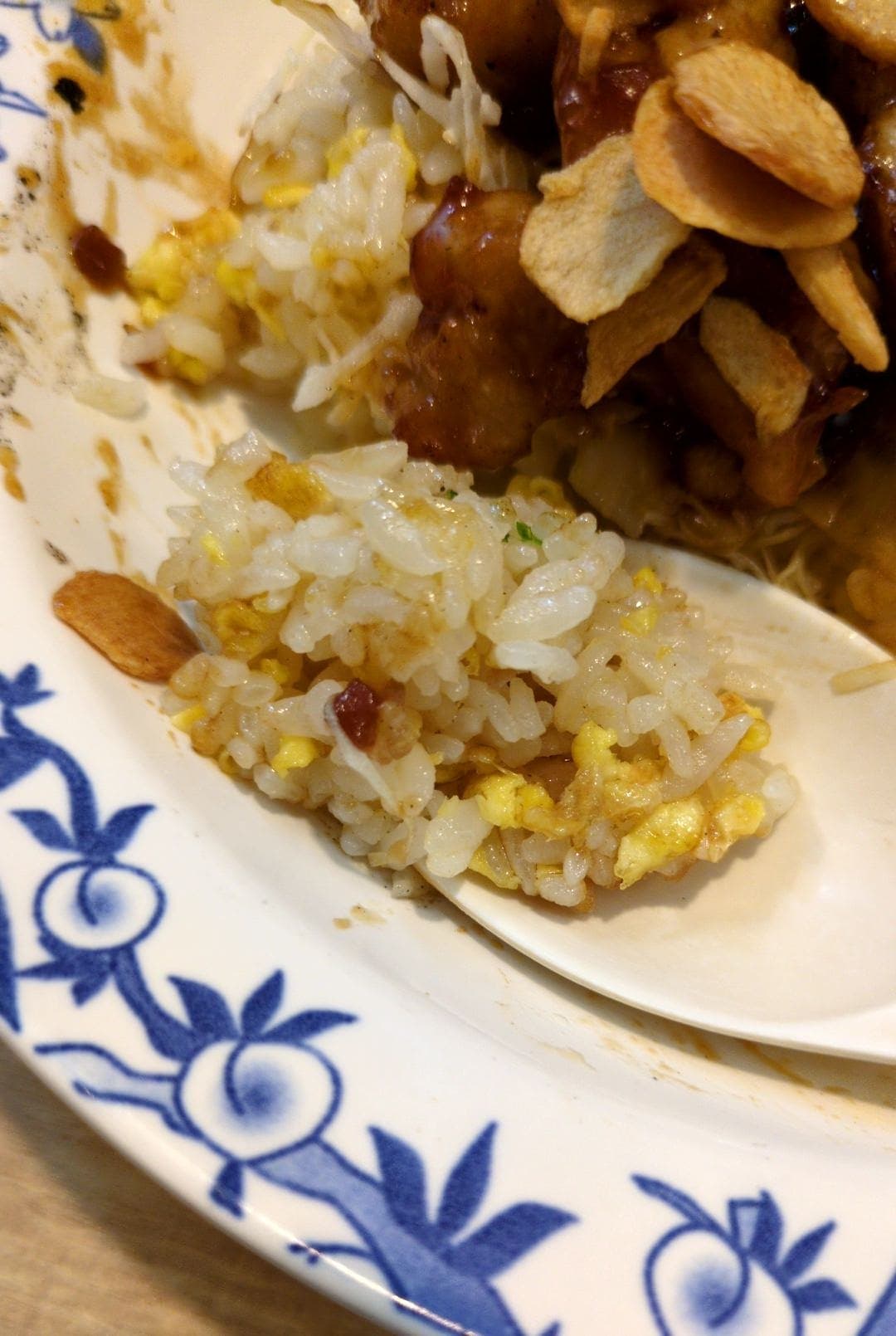バーミヤン　濃厚とんてきチャーハン食べる２