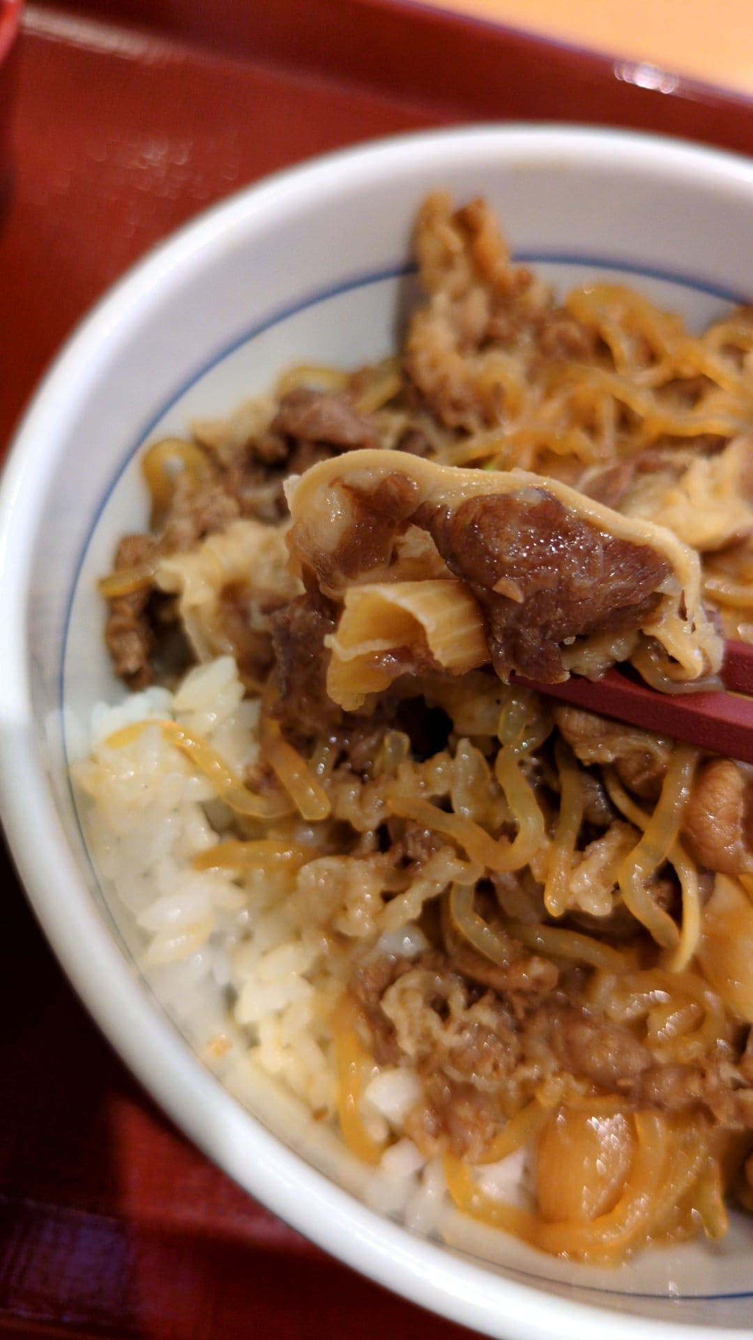 なか卯　温たま牛すき丼　食べる１