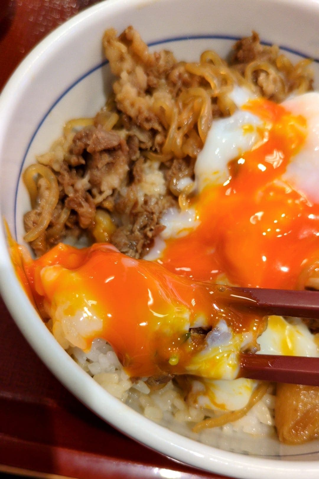 なか卯　温たま牛すき丼　トッピング食べる