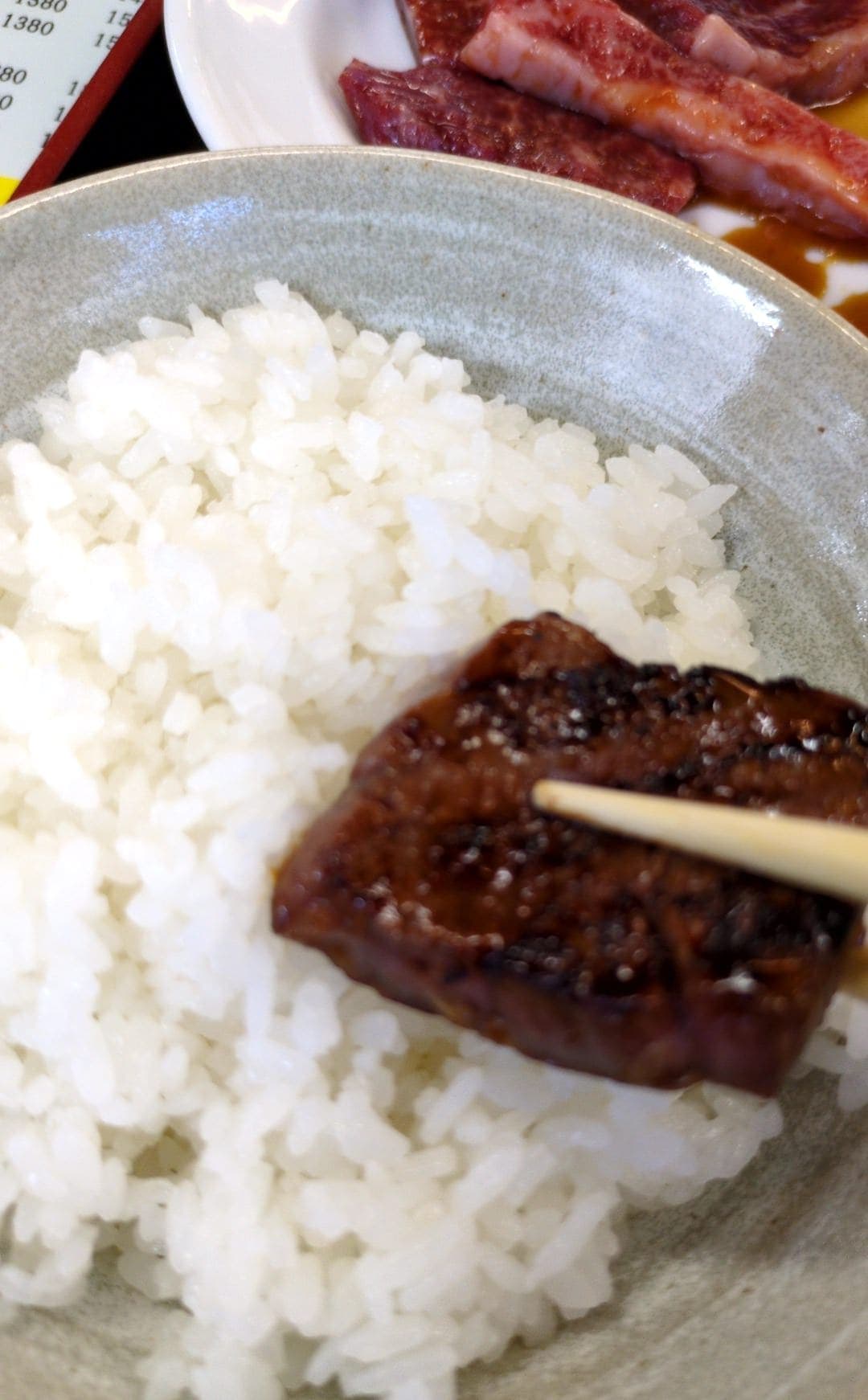 峠茶屋　カルビ定食　とん汁付き　食べる１