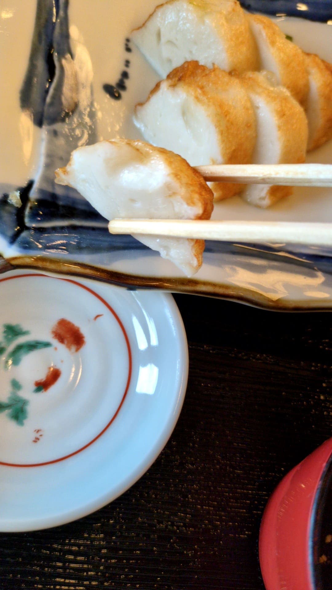 箱根　龍宮殿本館　さつま揚げ　食べる