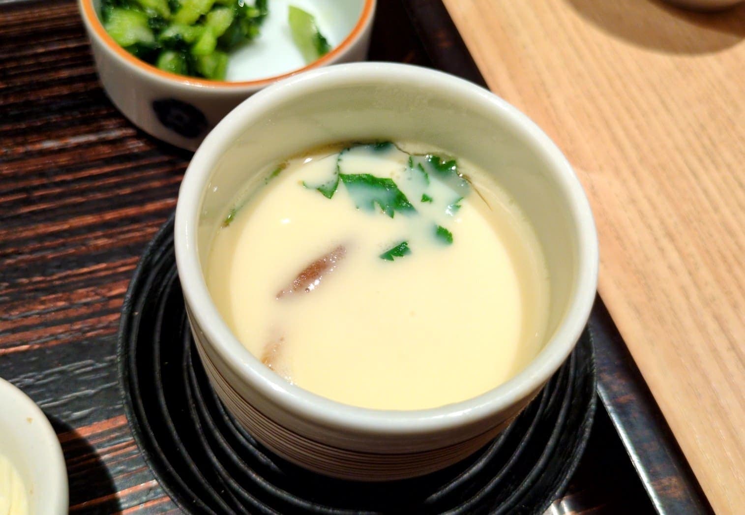 とんかつ和幸　あじさい　茶碗蒸し食べる１