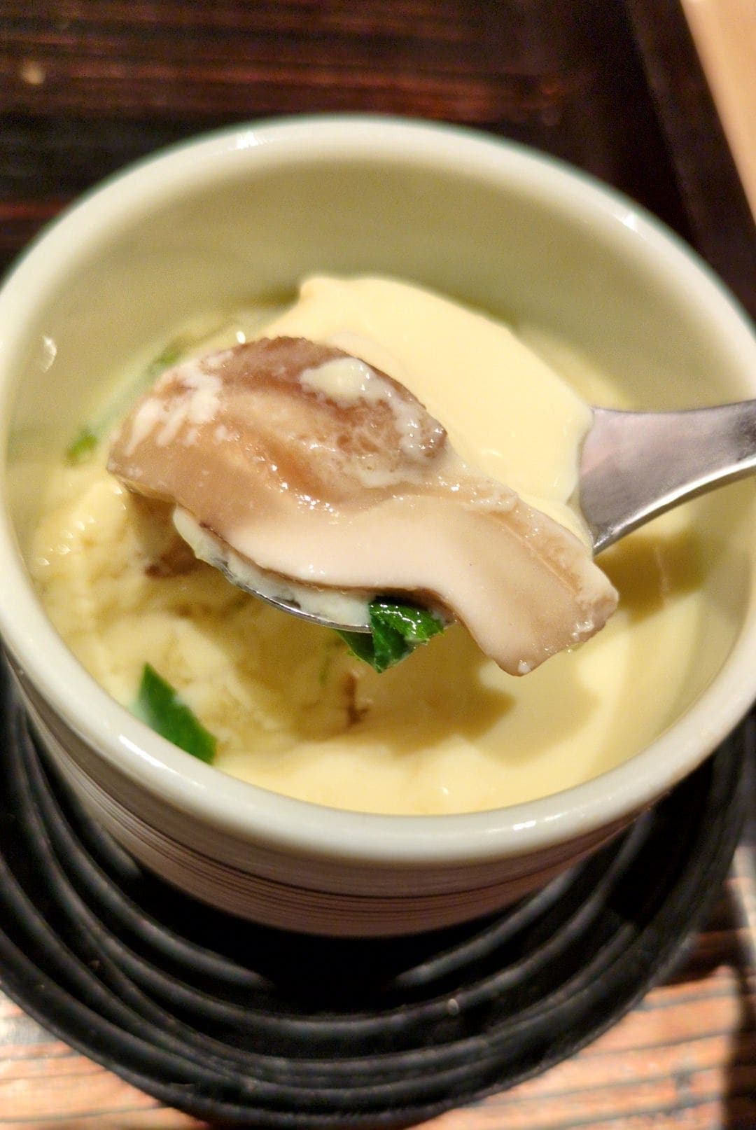 とんかつ和幸　あじさい 茶碗蒸し食べる２
