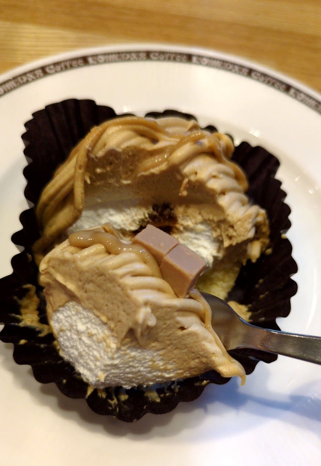 コメダ珈琲　塩キャラメルモンブラン　ケーキセット　食べる４