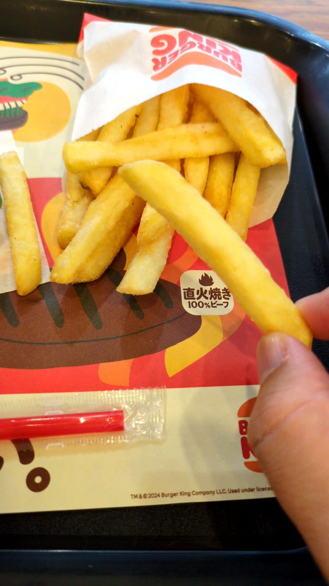 バーガーキング　アボカドワッパーJr.セット　ポテト食べる