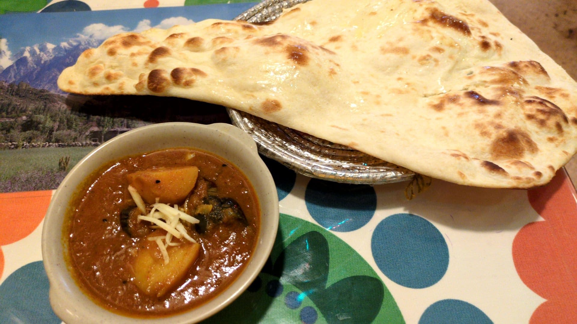 パキスタン家庭料理ザイカホリデーランチ　カレーとナン