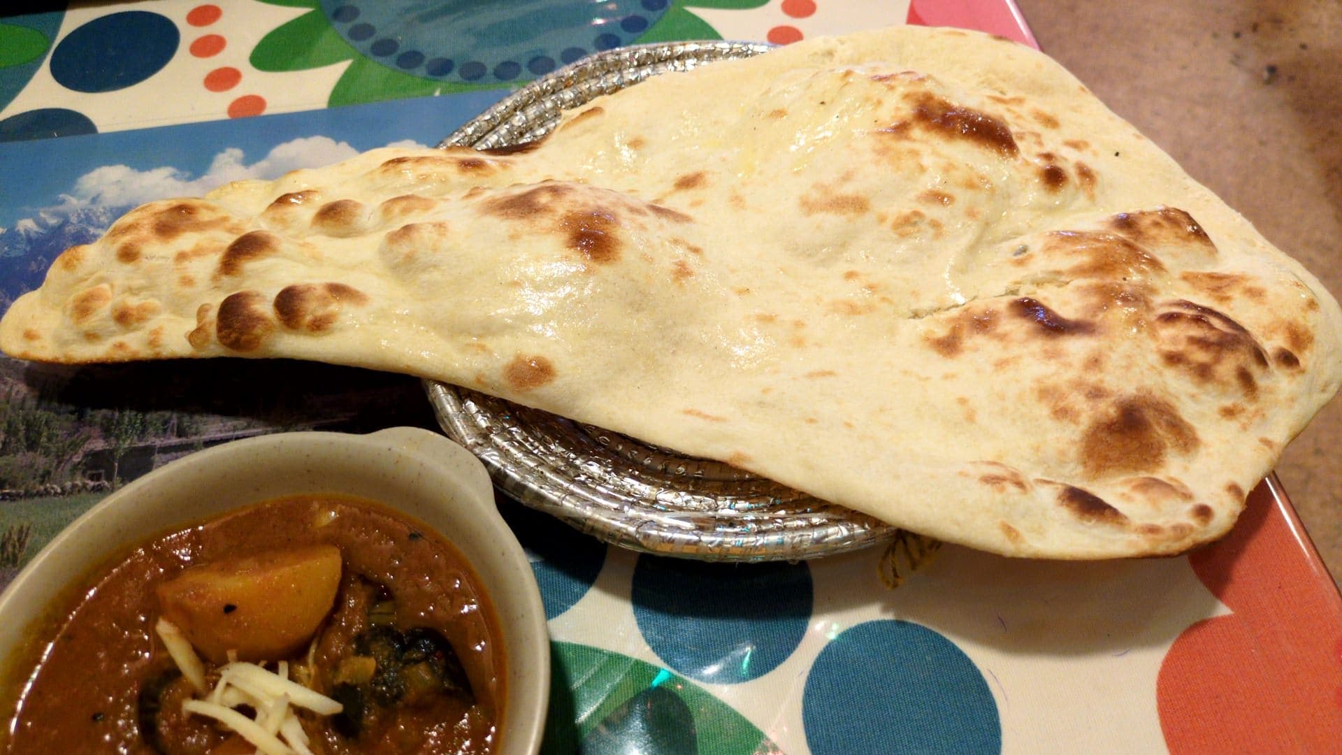 パキスタン家庭料理ザイカホリデーランチ　ナン