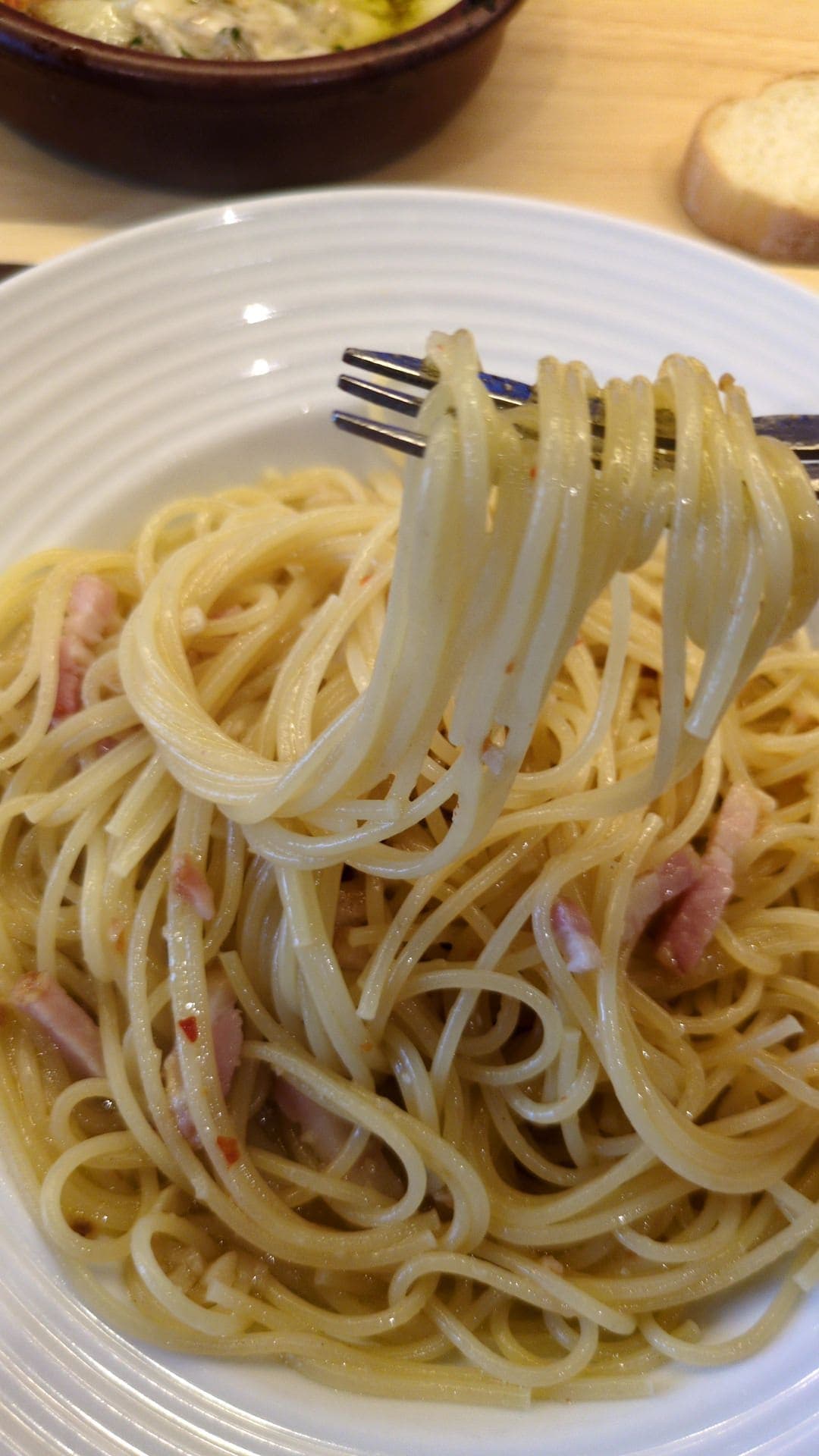 オリーブの丘「アーリオオーリオ・ペペロンチーノ」　　食べる