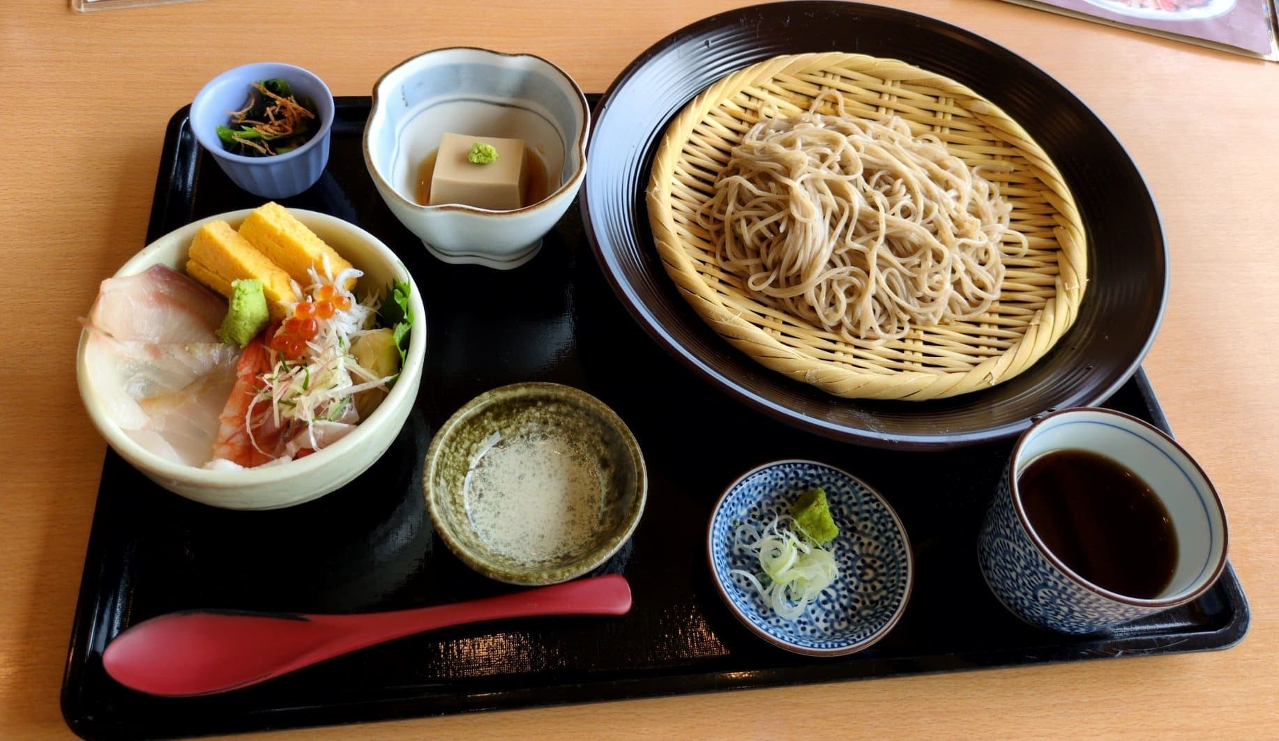 伊豆伊東　赤沢日帰り温泉　レストラン　選べるミニ丼蕎麦セット