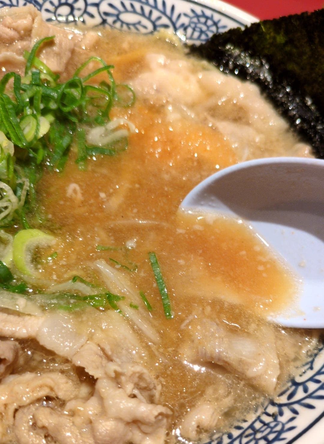 丸源ラーメン　肉そばチャーハンセット スープ