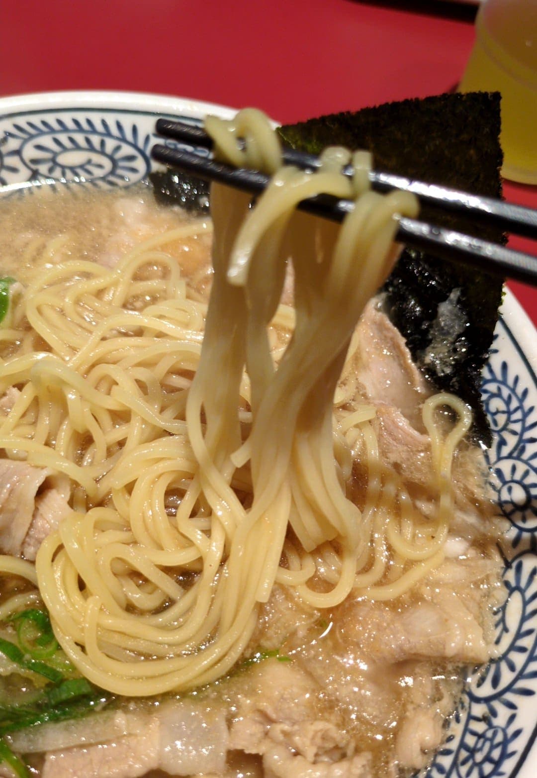 丸源ラーメン　肉そばチャーハンセット ラーメン食べる