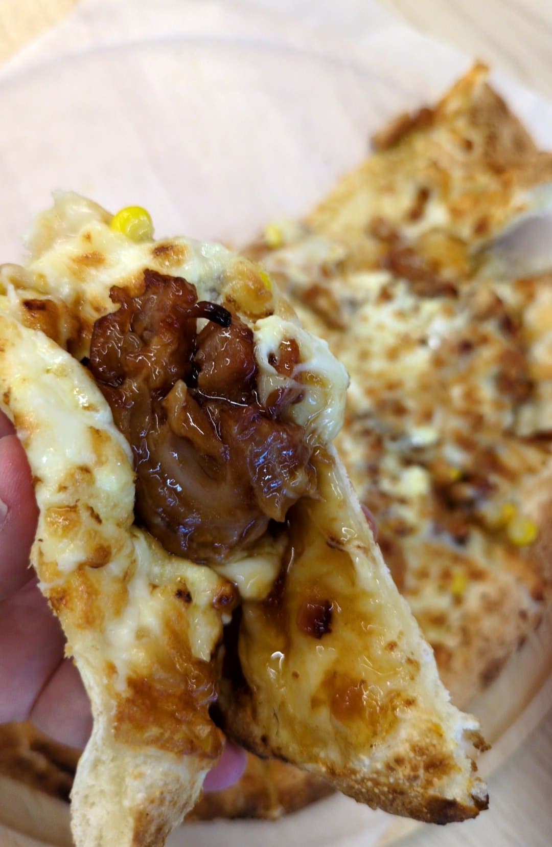 ロピアMade to Order　照り焼きチキンのピザ　食べる３