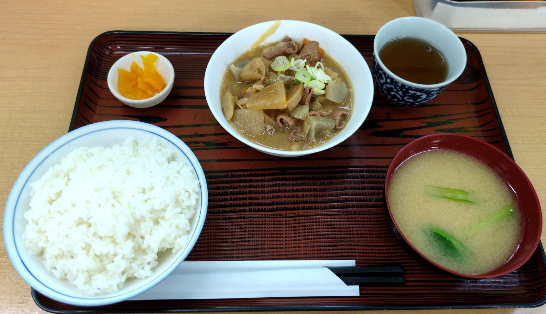 谷田部東パーキングエリア下り もつ煮込定食