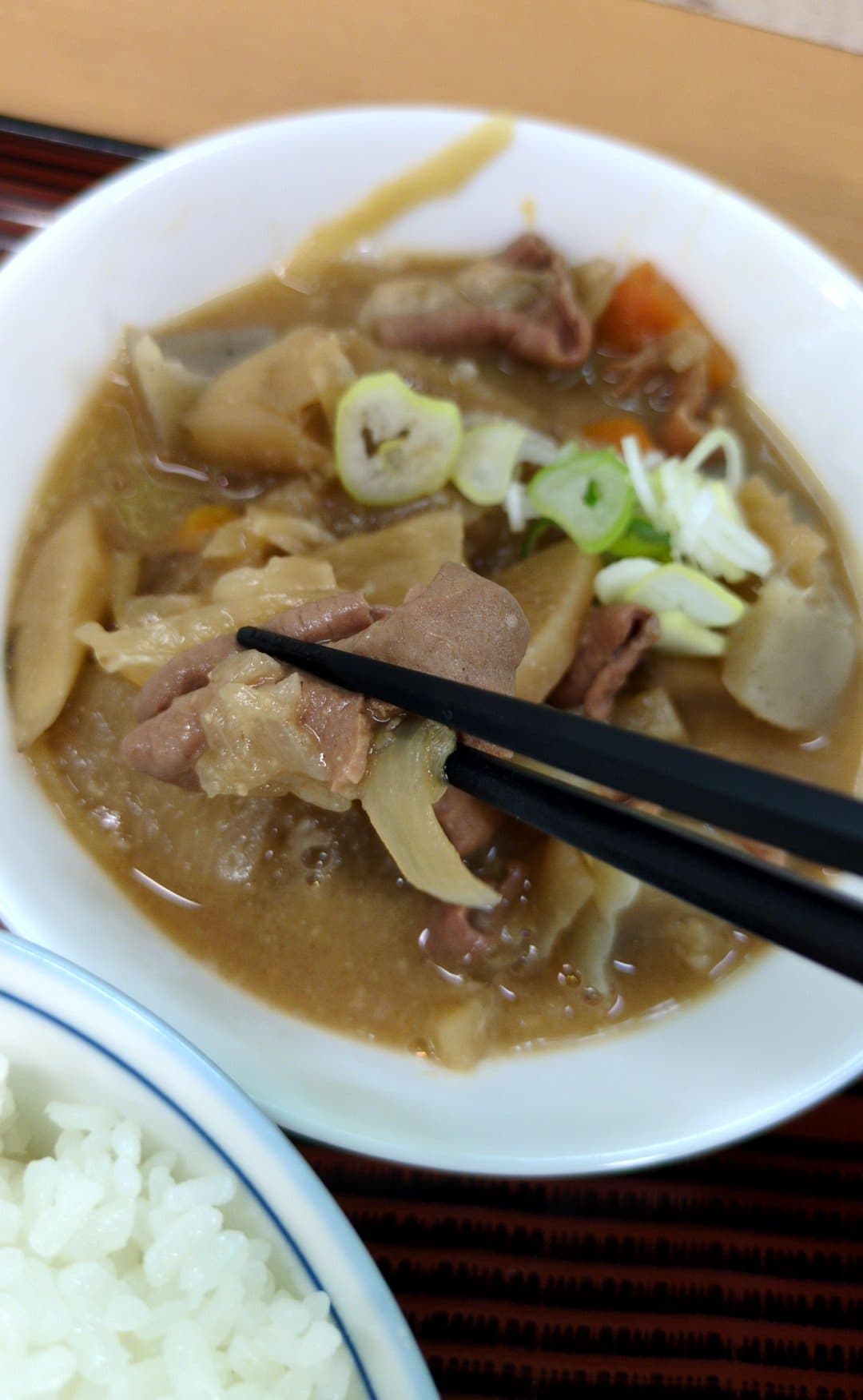 谷田部東パーキングエリア下り もつ煮込定食　食べる１